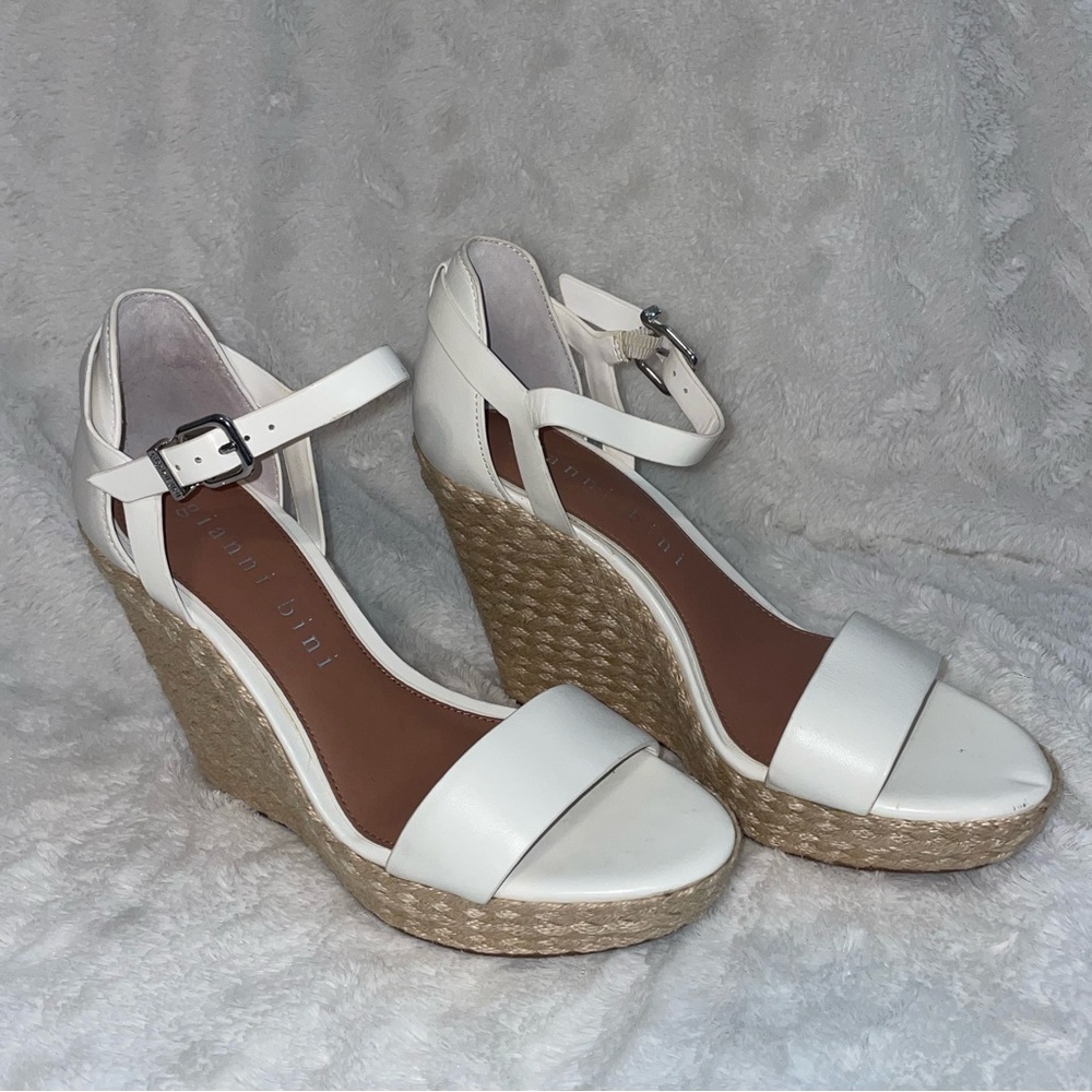 White leather Gianni Bini Wedges